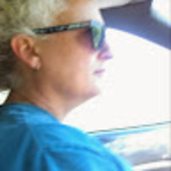 Meet your Posher, Lisa - Picture 1 of 1